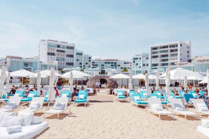 Hotel Resort Fees: How to Calculate the Real Rate